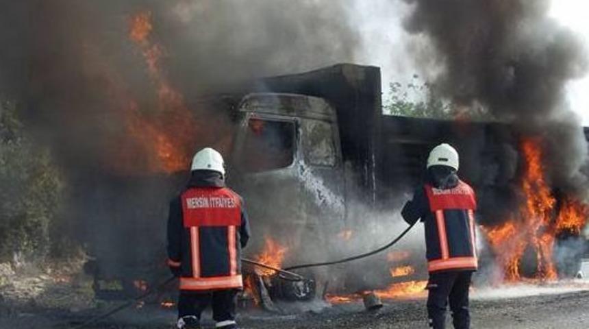 Seyir Halindeki Kamyon Alev Alev Yandı