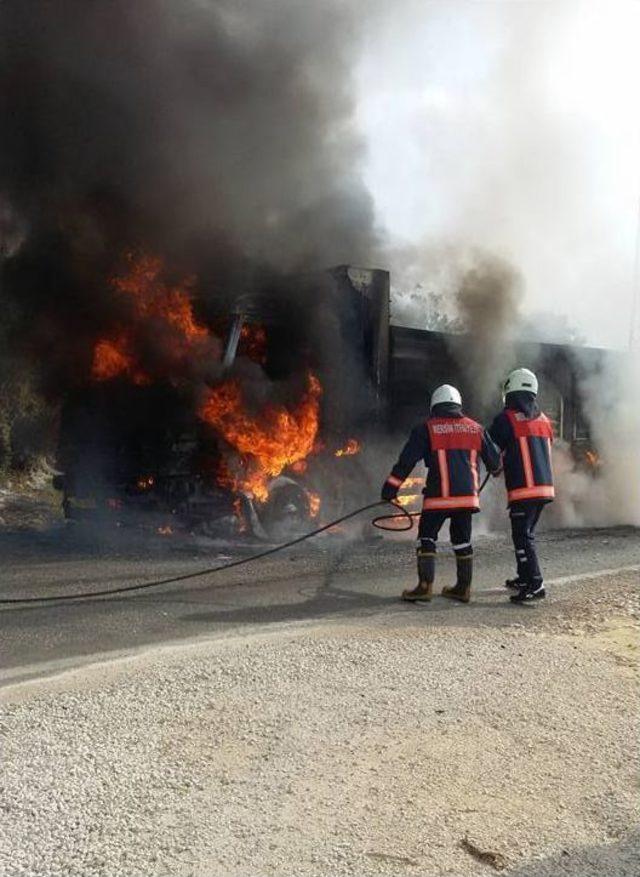 Seyir Halindeki Kamyon Alev Alev Yandı