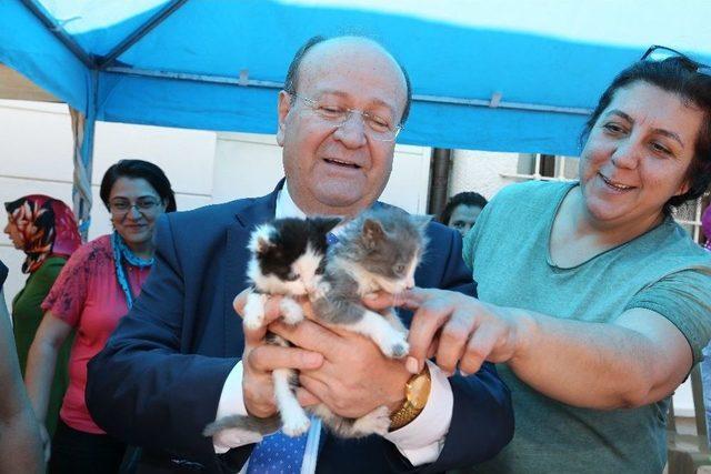 Başkan Özakcan, Sokak Hayvanları İçin ’ben De Varım’ Dedi