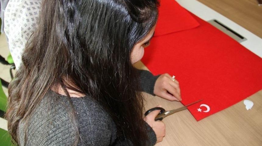 Gen&ccedil;lerden Afrin&rsquo;deki Mehmet&ccedil;iğe T&uuml;rk Bayraklı Destek