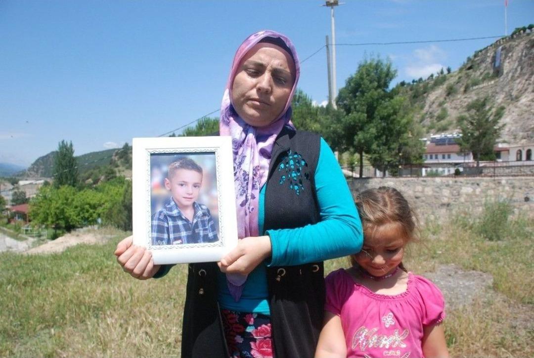 Kayıp &Ccedil;ocuklarından Gelecek Haberi Bekliyorlar