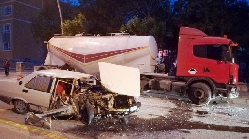 Otomobil Park Halindeki Tankere &Ccedil;arptı: 1 Yaralı