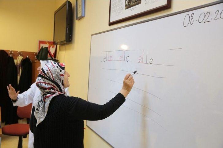 İlk Kez Kalem Tutan Kadınların Heyecanı Duygulandırdı G4