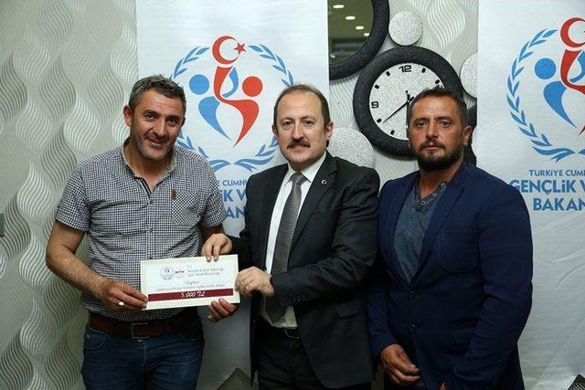 Bayburt’taki Amatör Spor Kulüplerine 85 Bin Tl’lik Destek