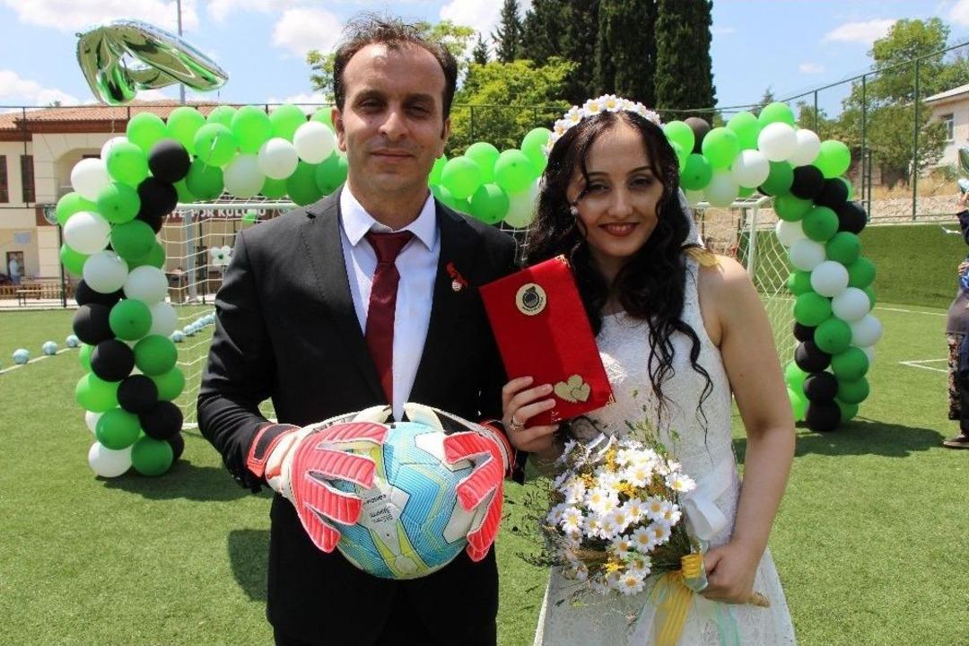 Kaleci Antren&ouml;r&uuml;n&uuml;n Nikahı B&ouml;yle Olur