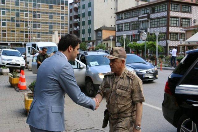 Jandarma Genel Komutanı Orgeneral Arif Çetin Eren Bülbül’ün Memleketi Maçka’da Vatandaşlarla Bir Araya Geldi