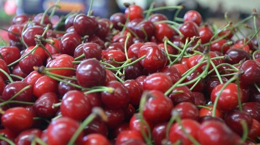 Sezonun İlk Kirazı Kilosu 20 Tl’den Tezgahlarında Yerini Aldı