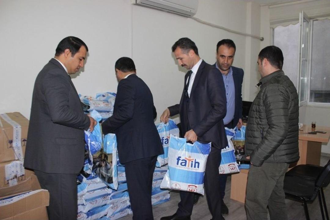 Siverek&rsquo;te Hazırlık Kursu G&ouml;ren &Ouml;ğrencilere Kitap Desteği