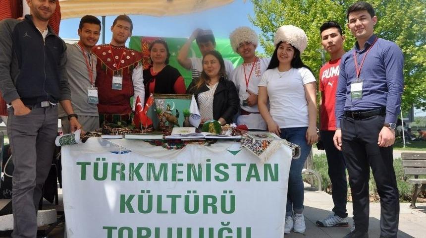 Uşak &Uuml;niversitesi&rsquo;nde &Ouml;ğrenci Toplulukları Stant &Ccedil;alışmalarına Devam Ediyor