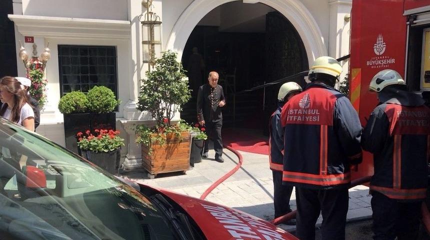 Emin&ouml;n&uuml;&rsquo;nde Otelde Yangın Paniği