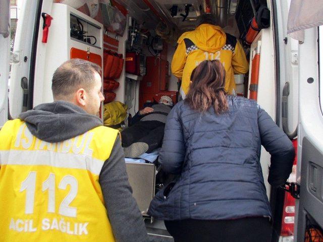 Kadıköy’de Halk Otobüsü Ve Ticari Taksi Çarpıştı: 1 Yaralı