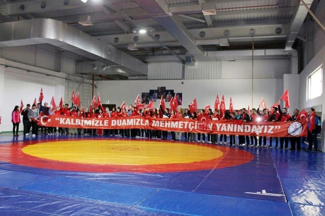 Bayan G&uuml;reş Milli Takımı&rsquo;ndan Mehmet&ccedil;iğe Destek