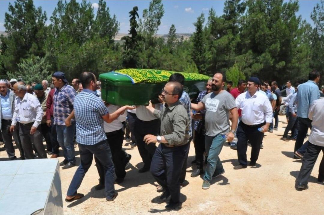 Pompalı T&uuml;fekle &Ouml;ld&uuml;r&uuml;len Aile Bireyleri Toprağa Verildi