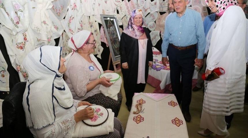 Kandıra İl&ccedil;e Sergisi Pembe Renkte A&ccedil;tı