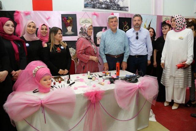 Kandıra İlçe Sergisi Pembe Renkte Açtı