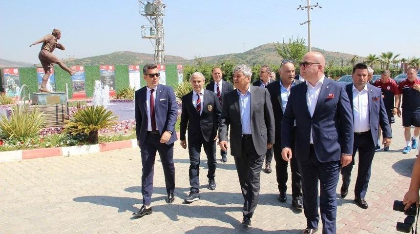 Geleceğin Yıldızlarına Lucescu Desteği