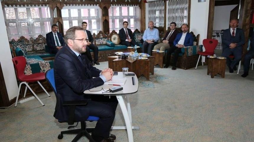 Yrd. Do&ccedil;. Dr. Selim Argun: K&uuml;tahya&rsquo;daki İlim Ve İrfan Hareketi Takdire Şayan