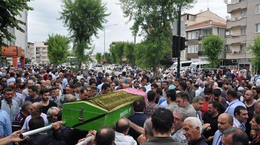 Kazada Hayatını Kaybeden 5 Kişi G&ouml;zyaşlarıyla Defnedildi