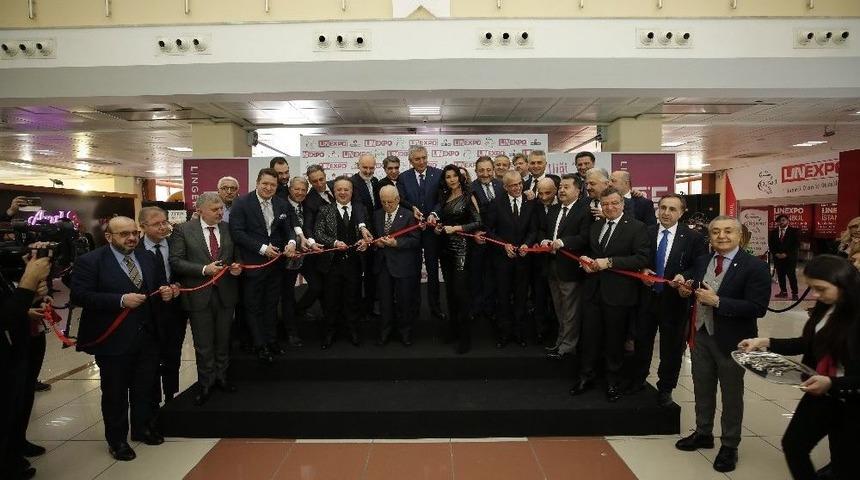 Fuar A&ccedil;ılışını &Uuml;nl&uuml; Manken Deniz Akkaya Yaptı