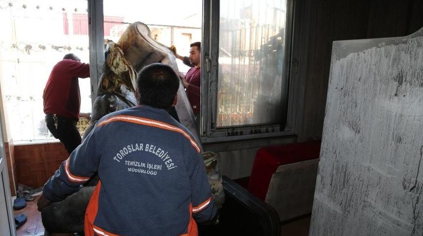 Toroslar&rsquo;da Evi Yanan İki Aileye Yardım Eli