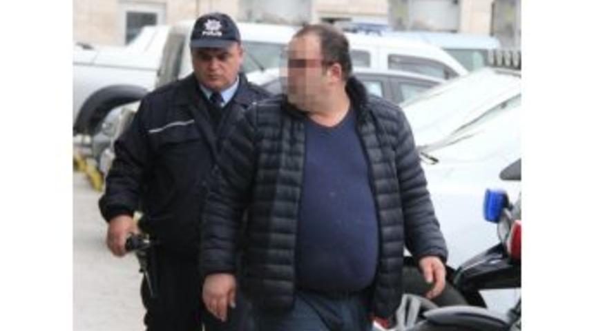 Polisin Tuvalette Unuttuğu Silahı Alınca G&ouml;zaltına Alındı