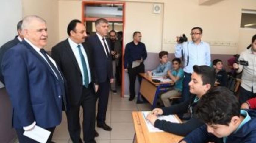 Kahramanmaraş&rsquo;ın T&uuml;m Okullarına Bu Yıl 73 Bin Kitap Dağıtıldı