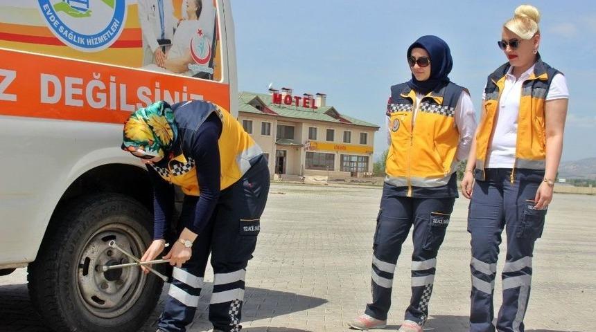 Hastaları Daha G&uuml;venli Nakletmek İ&ccedil;in Eğitim Alıyorlar