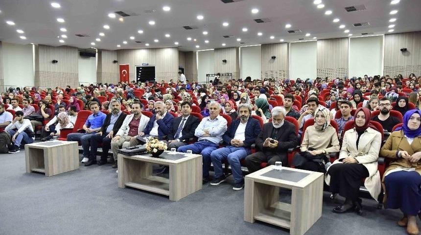 Sa&uuml;&rsquo;de İslam&rsquo;da Dini D&uuml;ş&uuml;nceler Konferansı Gre&ccedil;ekleşti