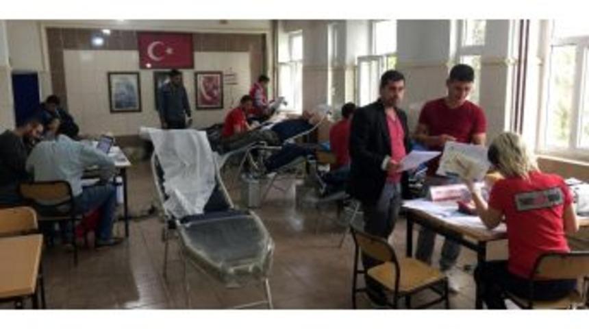 Asker Ve Korucular Kızılay&rsquo;a Kan Bağışında Bulundu