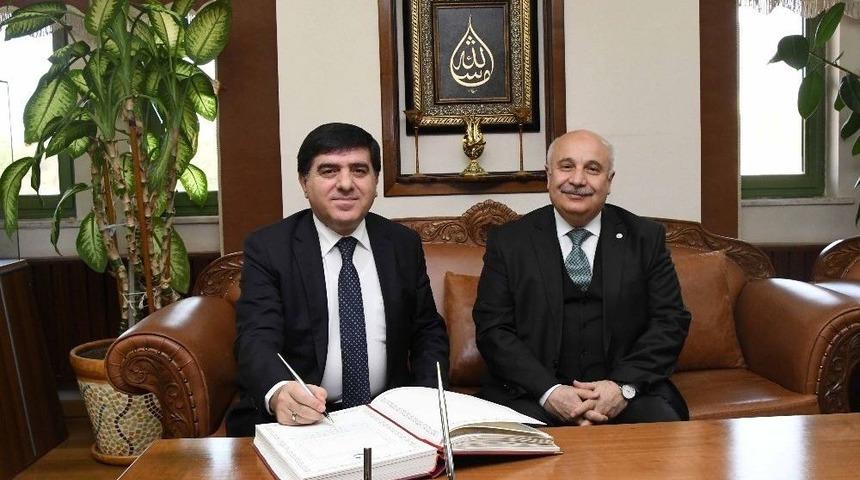 Gap B&ouml;lge Kalkınma İdaresi Başkanı Sadrettin Karahocagil Rekt&ouml;r G&ouml;n&uuml;ll&uuml; İle Bir Araya Geldi