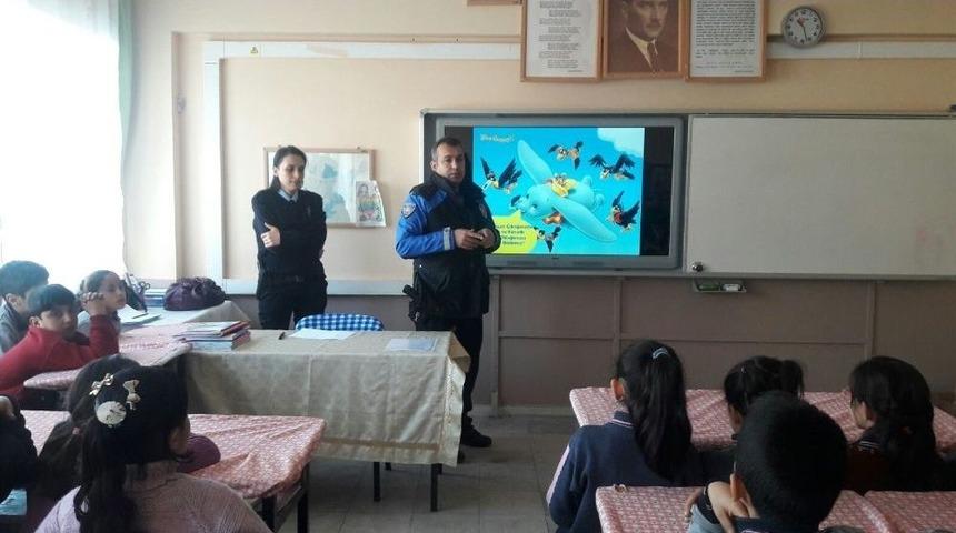 Polisten &Ouml;ğrencilere G&uuml;venlik Semineri