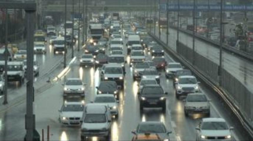 İstanbul&rsquo;da Sağanak Yağış Etkili Oluyor