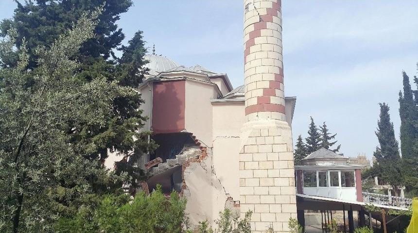 Samsat’ta Hasar Gören Cami Ve Minareler Yıkılıyor