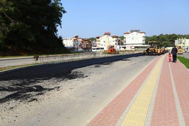 Manavgat’ta Sıcak Asfalt Çalışması