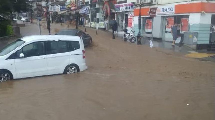 Tokat&rsquo;ta Sağanak Yağış Hayatı Olumsuz Etkiledi