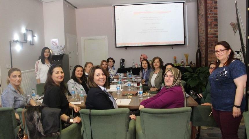 Anneler, &Ccedil;ocuk İhmal Ve İstismarlarına Karşı G&uuml;&ccedil;lerini Birleştirdi