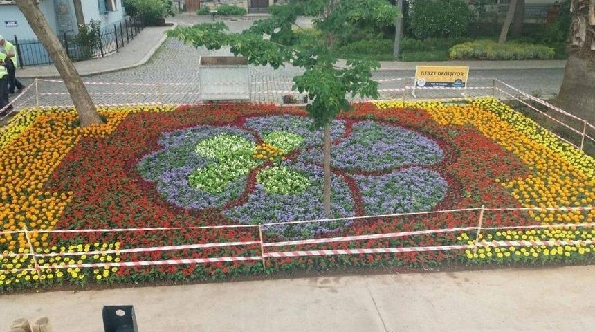 Eskihisar Rengarenk &Ccedil;i&ccedil;eklerle Donatıldı