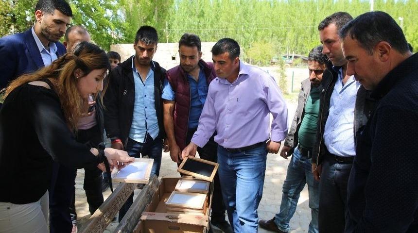 Mardin&rsquo;de İpekb&ouml;cekleri &Uuml;reticilere Teslim Edildi