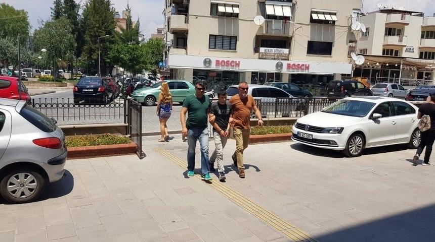 Kuşadası&rsquo;nda &Ccedil;eşitli Su&ccedil;lardan Aranan 4 Kişi Yakalandı