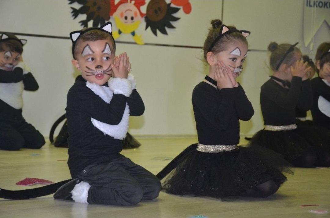 Miniklerin G&ouml;sterisi B&uuml;y&uuml;ledi