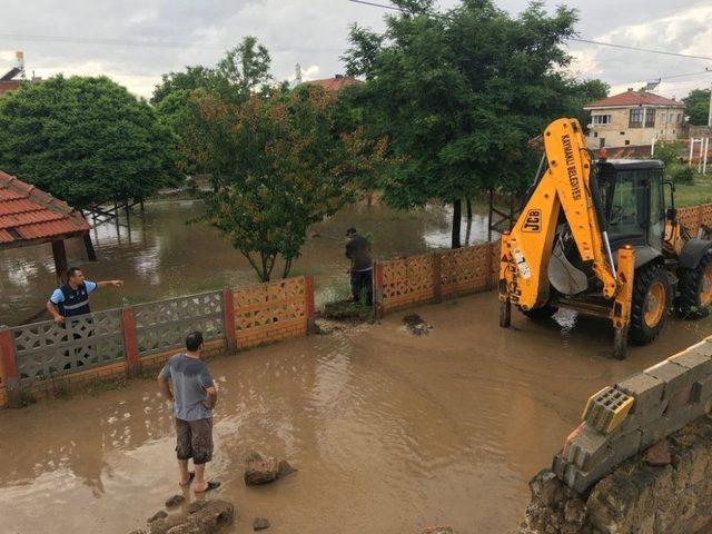 Kaymaklı’yı Sel Vurdu