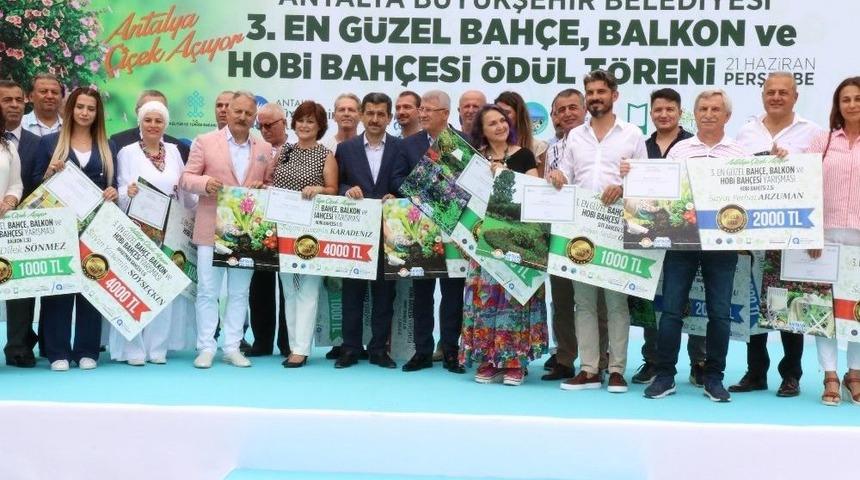 En G&uuml;zel Balkon Ve Bah&ccedil;e Sahipleri &Ouml;d&uuml;llerini Aldı