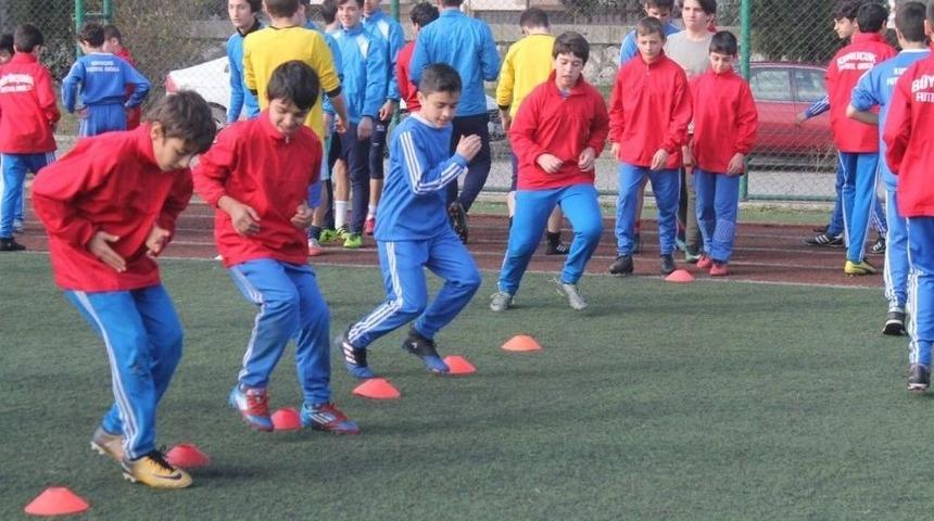 B&uuml;y&uuml;kşehir Futbol Okulu&rsquo;na Yoğun İlgi