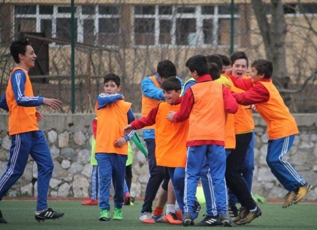 Büyükşehir Futbol Okulu’na Yoğun İlgi