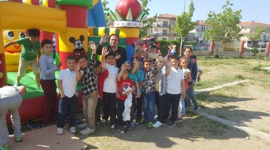 Ayvalık&rsquo;ta &Ccedil;ocuk Şenlikleri S&uuml;r&uuml;yor