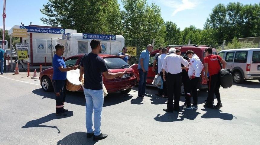D&uuml;nya İkincisi G&uuml;reş&ccedil;iye Coşkulu Karşılama