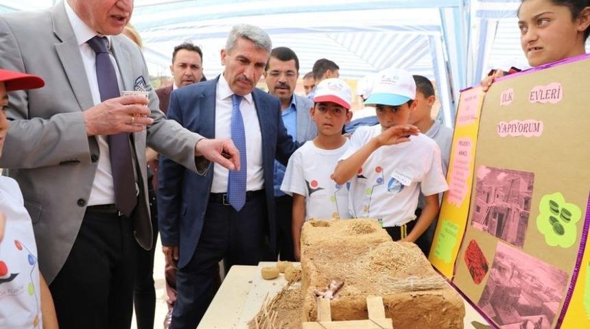 &Ouml;ğrencilerden Bilim Fuarı A&ccedil;ılışı