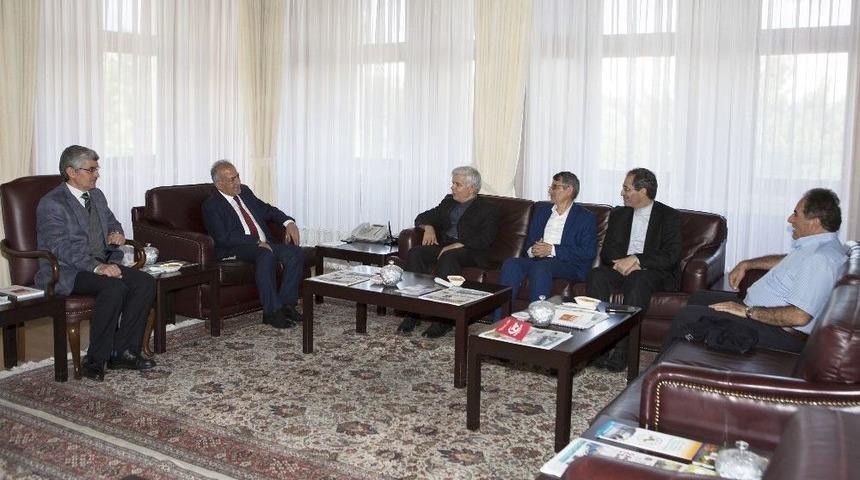İran Başkonsolosu H&uuml;seyin Kasımi&rsquo;den Rekt&ouml;r &Ccedil;omaklı&rsquo;ya Veda Ziyareti