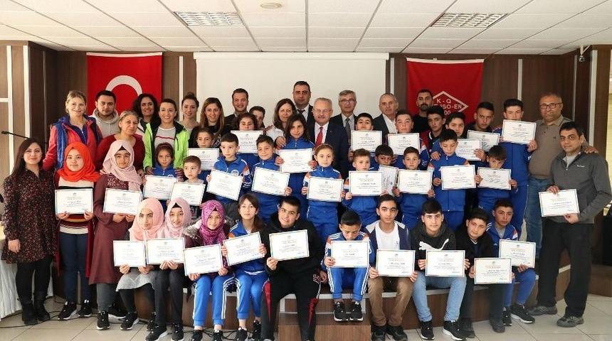 Sarıkeçili Yörük Çocuklar Sertifikalarını Aldı
