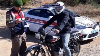 Jandarma Motosiklet Sürücülerini Uyardı
